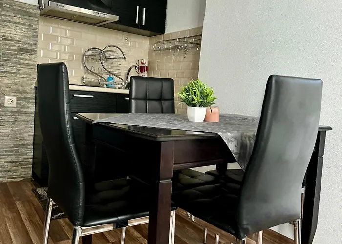 Alex アパート サンダンスキ